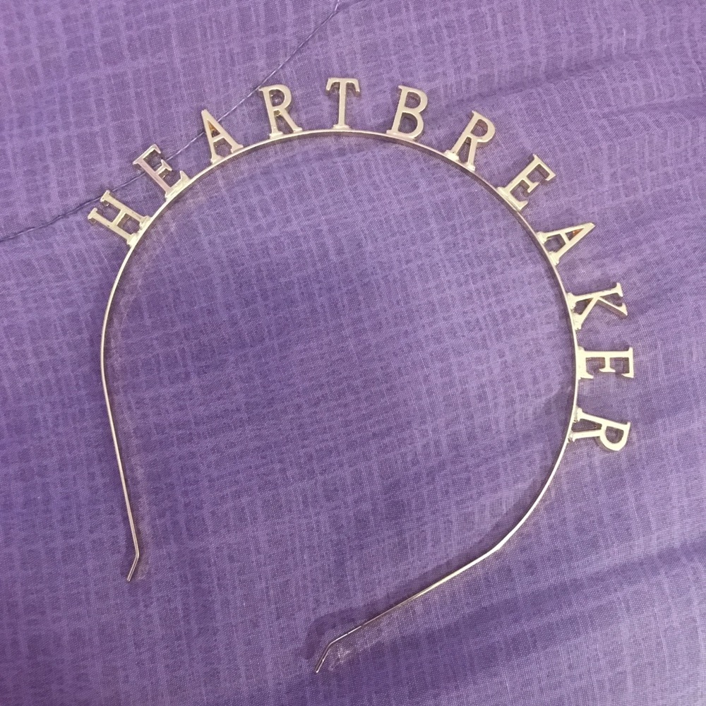 Forever 21 Heartbreaker Headband ✨